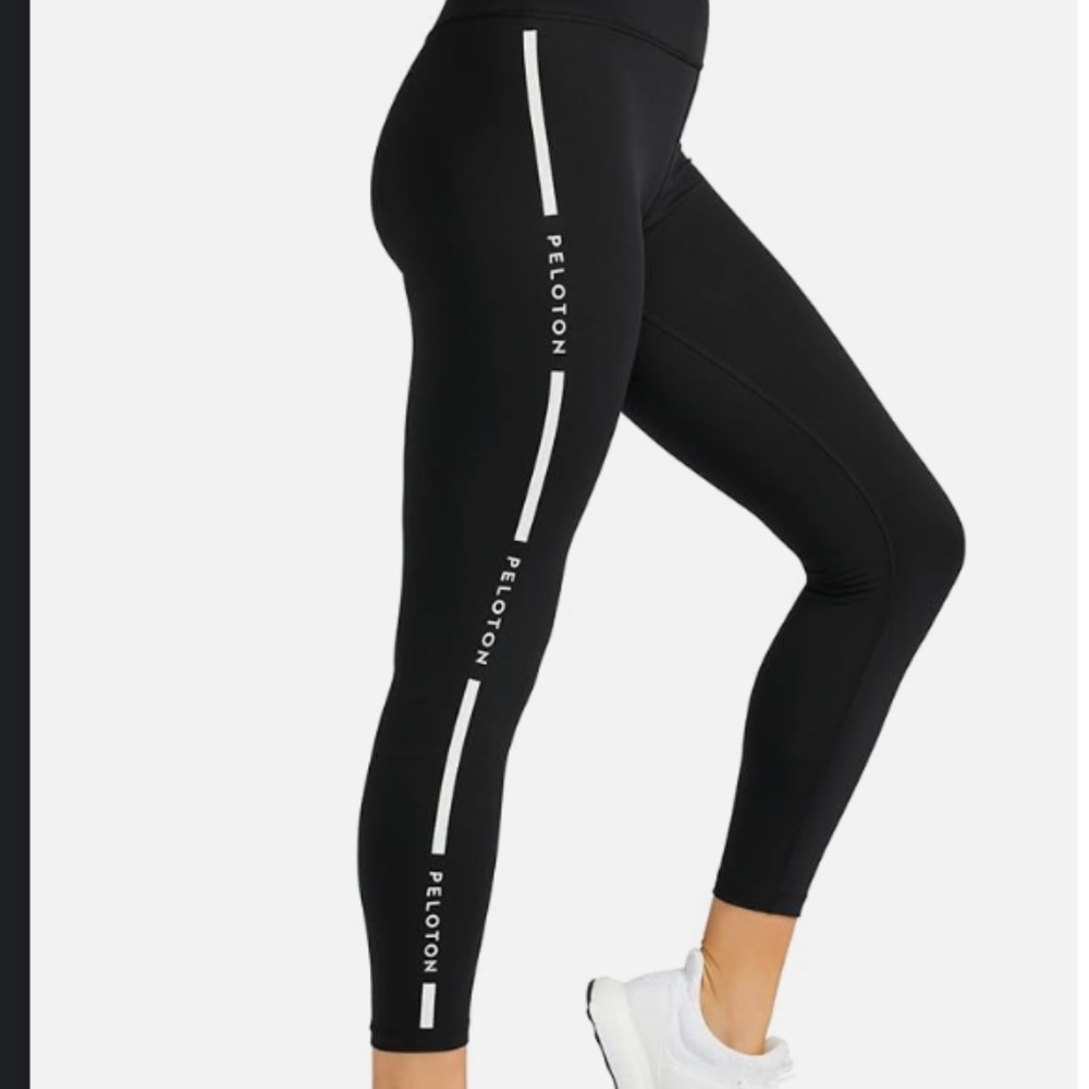 Peloton black standard here now leggings